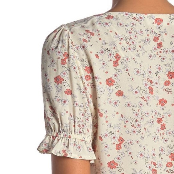short sleeve blouse, puffed sleeves, floral ditzy print, lightweight very pretty - Picture 7 of 14